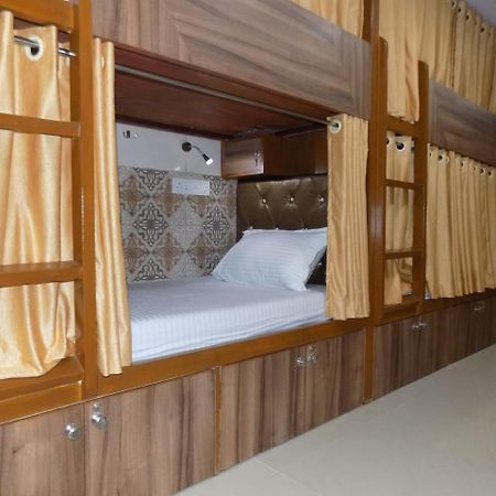 Metro Inn Dormitory Mumbai Exterior photo