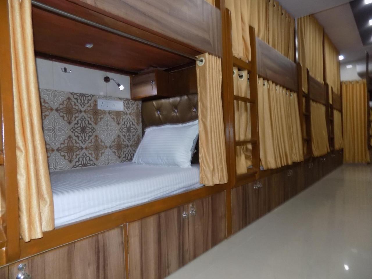 Metro Inn Dormitory Mumbai Exterior photo