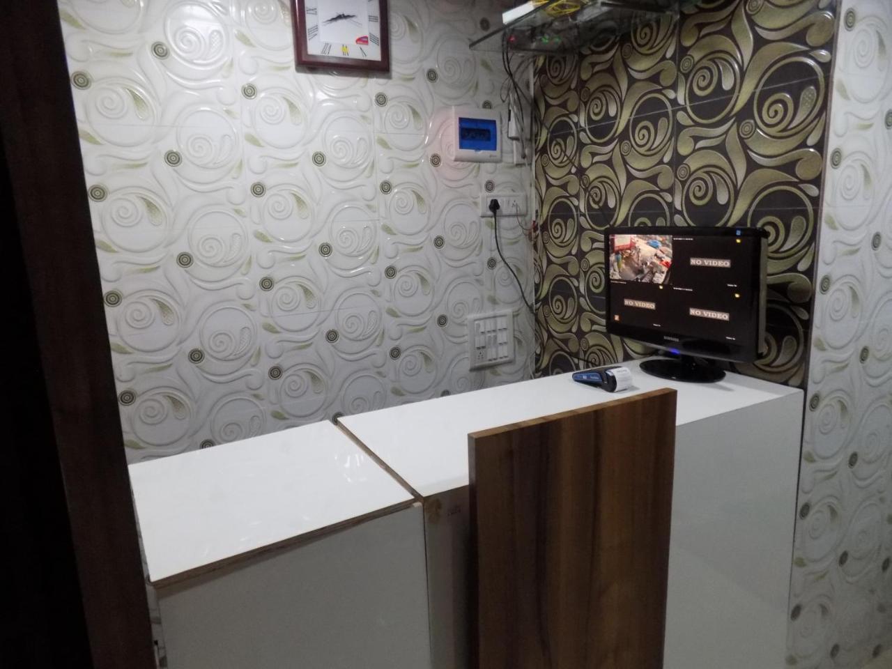 Metro Inn Dormitory Mumbai Exterior photo